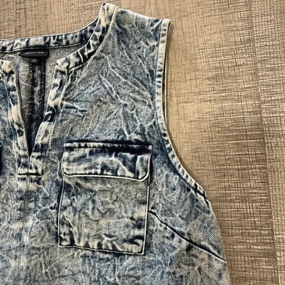 Who What Wear Distressed Denim Midi Dress with Pockets Size Medium - Picture 12 of 13